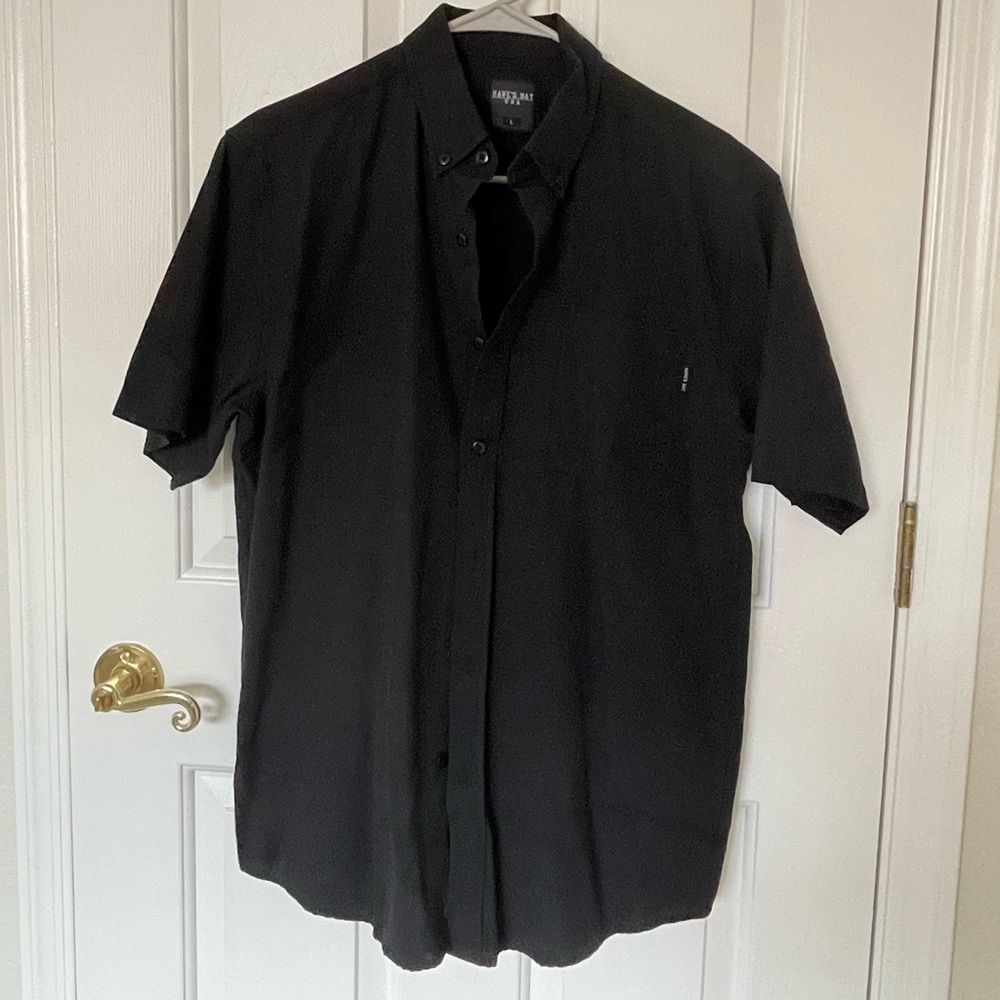 Men’s large black Hawk’s Bay short-sleeve button down collared shirt
